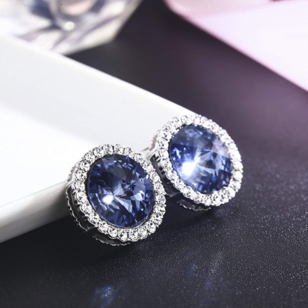 ✨Blue Swarovski Crystals Halo Stud Earrings - Picture 4 of 8